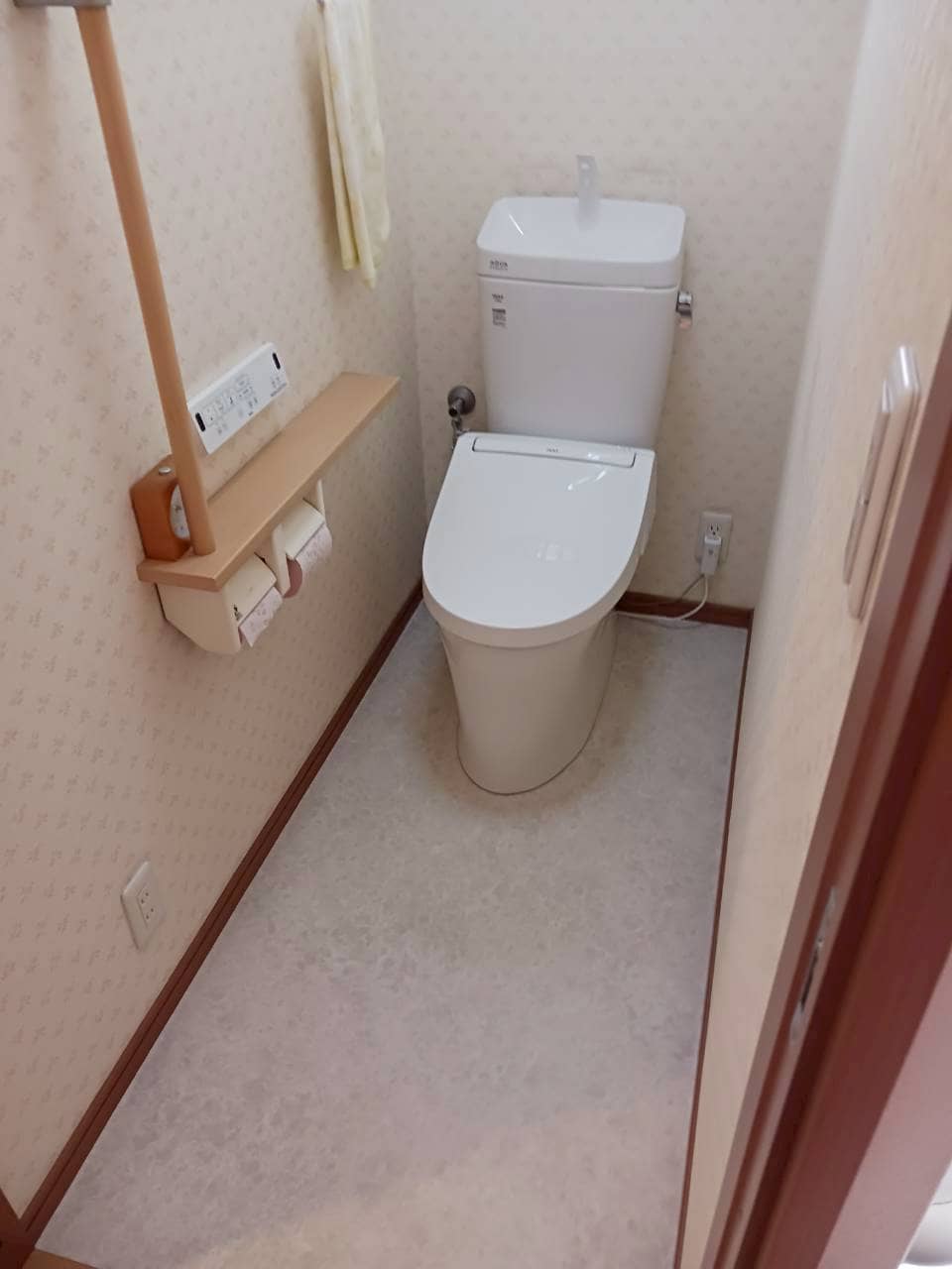 【春日井市牛山町】LIXIL アメージュZリトイレ・シャワートイレKAへ交換｜クッションフロア貼替えで清潔感あふれるトイレ空間に アイキャッチ画像